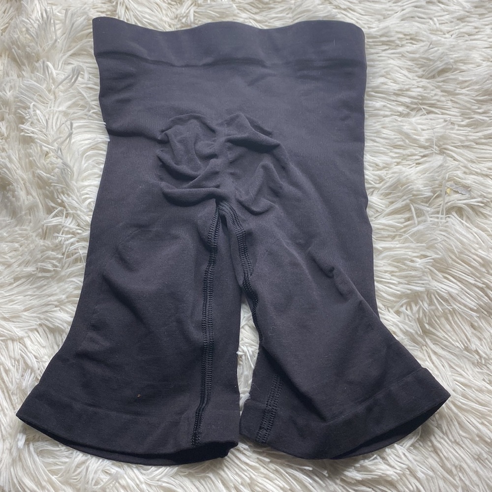 NWOB SKIMS SCULPTING SHORT MID THIGH - Picture 3 of 5